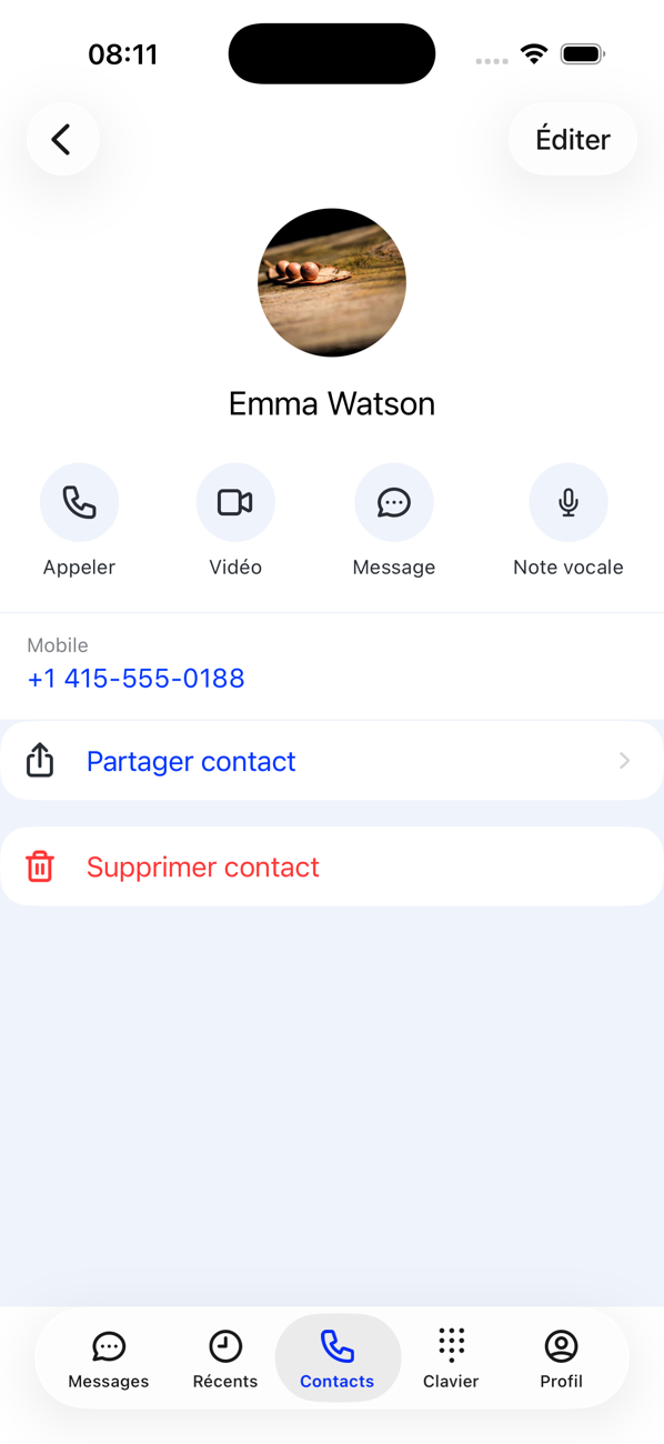 Fiche d'un contact avec les boutons Appeler, Vidéo, Message et Note vocale, le numéro de téléphone, Partager le contact et Supprimer le contact